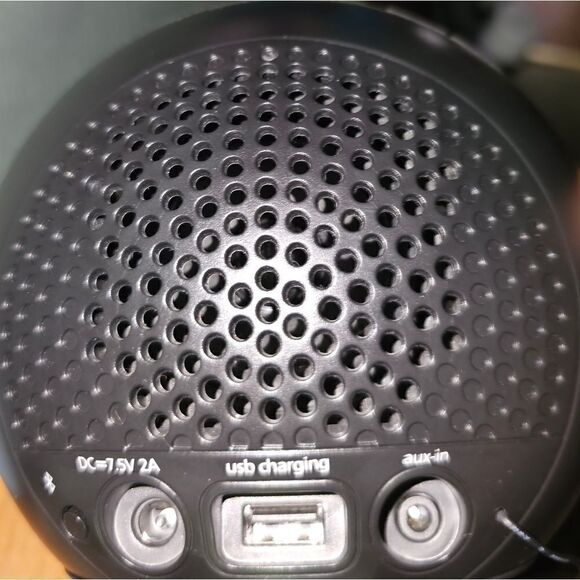 iHome Bluetooth Alarm Clock with Color Change (MIC3) - Picture 5 of 7